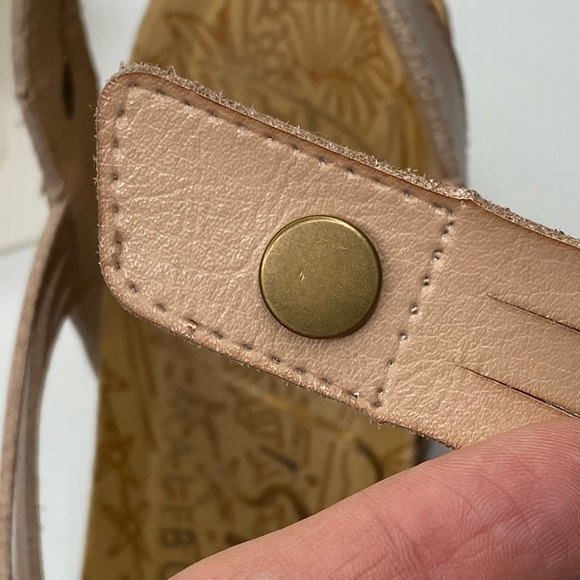 Blowfish Malibu Helm Blush Strappy Wedges 9 1/2 - Picture 13 of 16